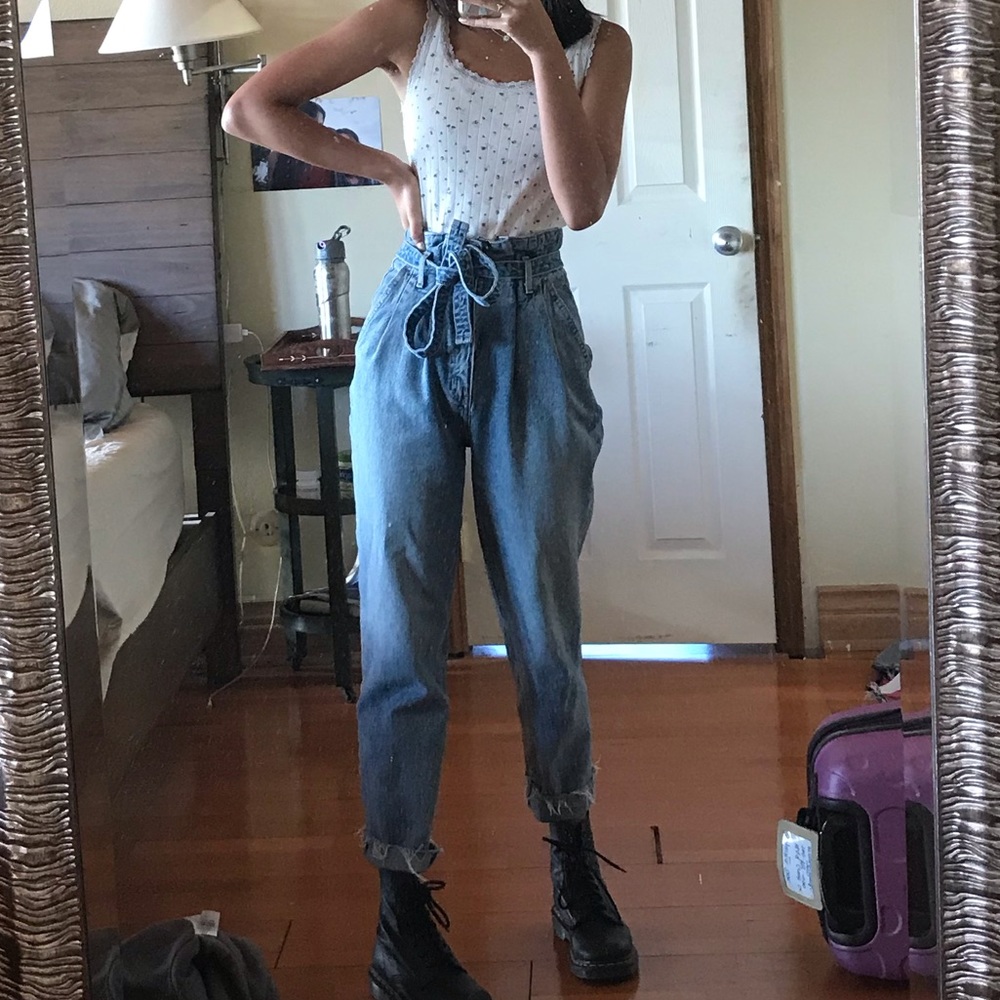 A&F PAPER BAG MOM JEANS